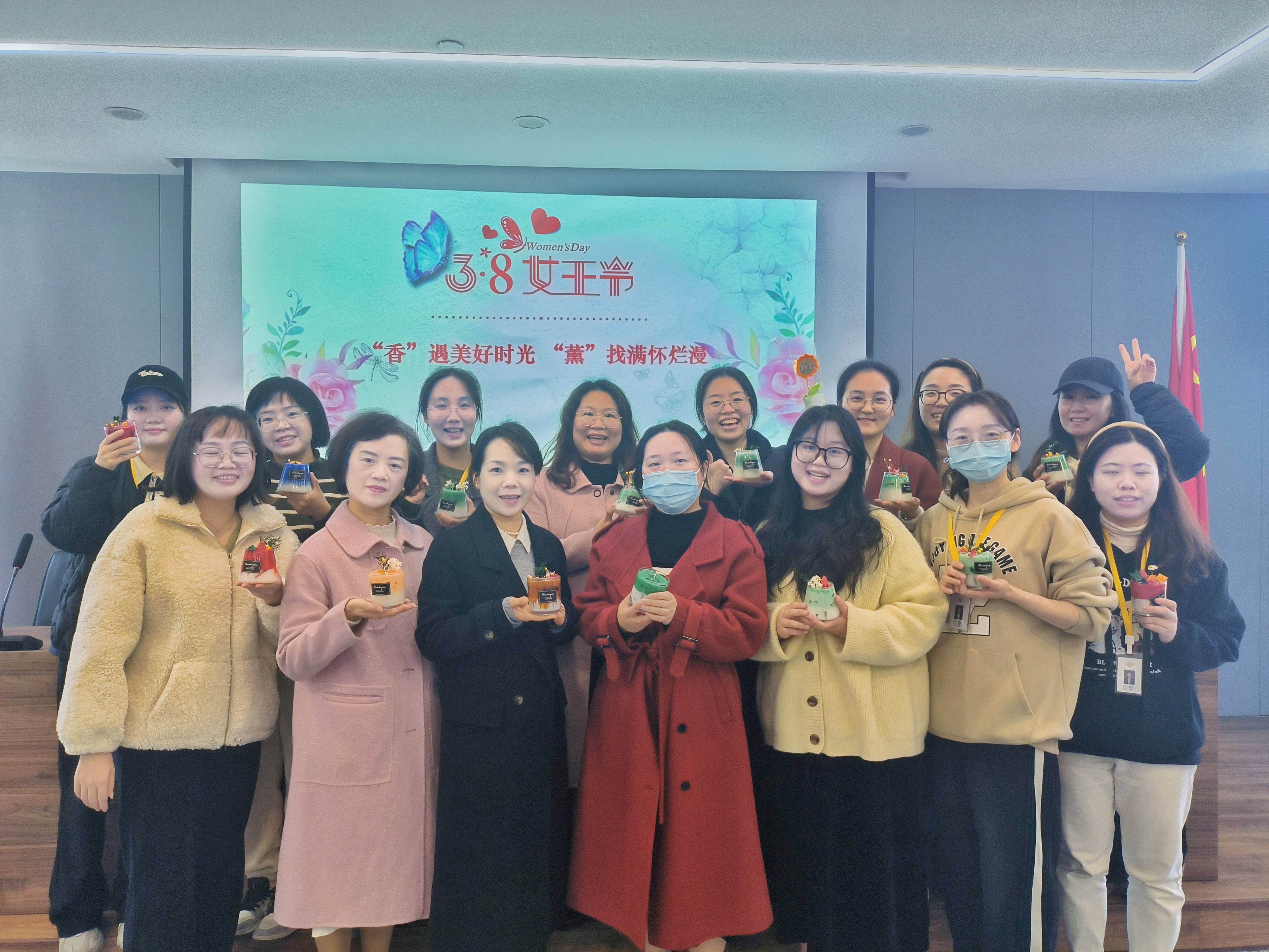 “香”遇美好時光、“薰”找滿懷爛漫丨面粉公司開展三八婦女節(jié)香薰蠟燭手作活動